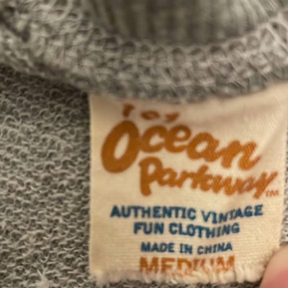 101 Ocean Parkway Women’s 3/4 length sleeve crop top. Size medium. - Picture 10 of 12